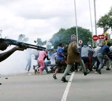 Polícia dispersa estrangeiros em protesto na África do Sul