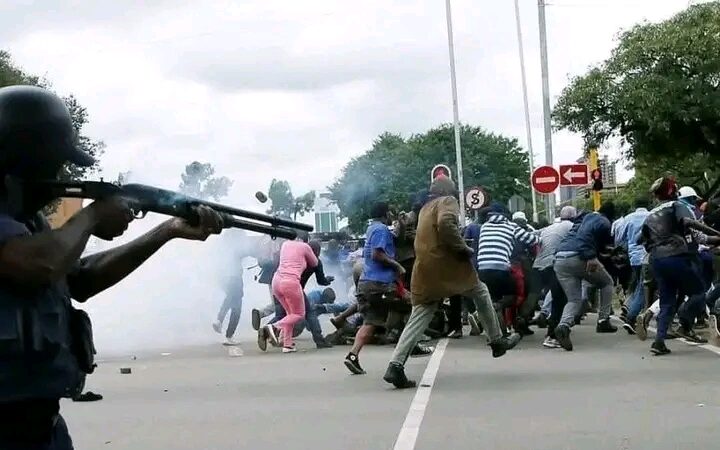 Polícia dispersa estrangeiros em protesto na África do Sul