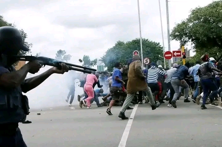 Polícia dispersa estrangeiros em protesto na África do Sul