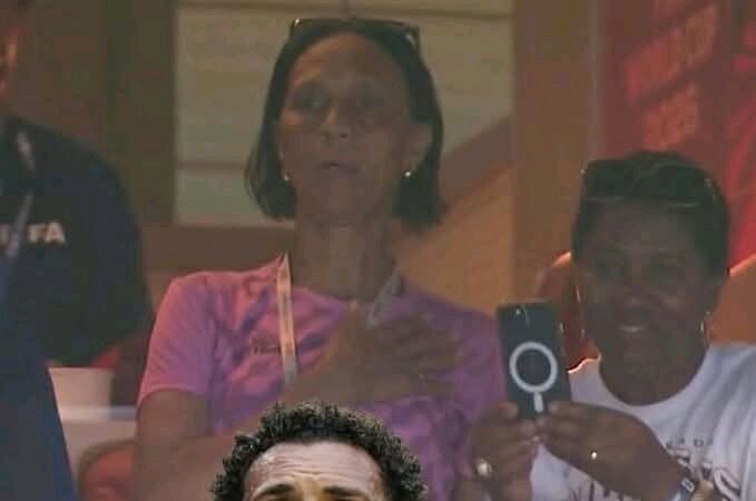 Mãe de Vozinha emociona